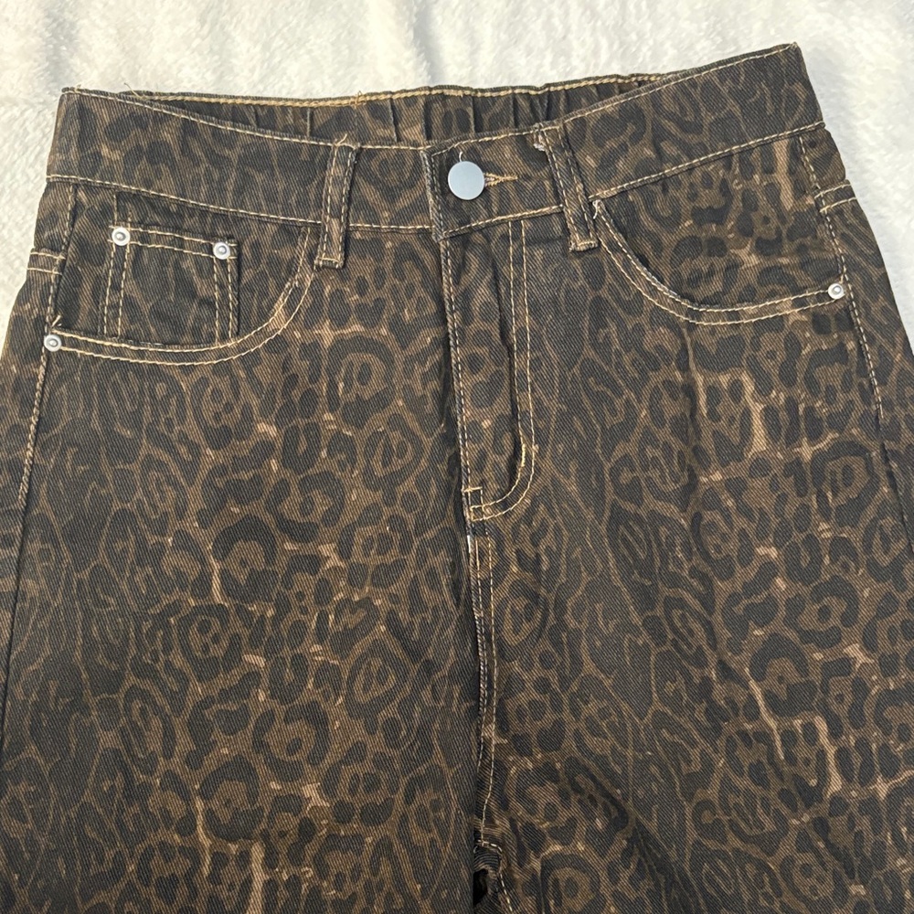 Leopard Print High-Waisted Jeans